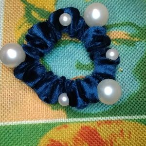 Grewn Velvet Pearl Scrunchy